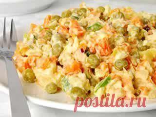 Салат из куриного мяса с морковью и зеленым горошком | Худей вкусно
115 ккал .

250 г отварного куриного мяса, 
100 г консервированного зеленого горошка, 
100 г отварной моркови, 
3-4 ст.л.натурал.йогурта, 
соль.

Куриное мясо и морковь нарезать кубиками. Добавить зеленый горошек, посолить и заправить натурал. йогуртом