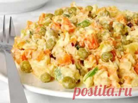 Салат из куриного мяса с морковью и зеленым горошком | Худей вкусно
115 ккал .

250 г отварного куриного мяса, 
100 г консервированного зеленого горошка, 
100 г отварной моркови, 
3-4 ст.л.натурал.йогурта, 
соль.

Куриное мясо и морковь нарезать кубиками. Добавить зеленый горошек, посолить и заправить натурал. йогуртом