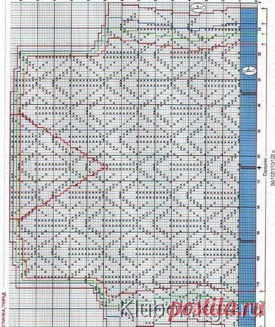 Вязаный свитер спицами с горловиной и узором листья