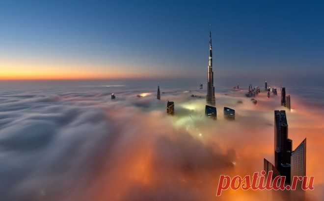 Самый высокий небоскреб в мире, плывущий в облаках Фотограф Даниэль Чонг сумел запечатлеть небоскребы Дубая, стремящиеся ввысь сквозь утренний туман, который иногда охватывает город.
