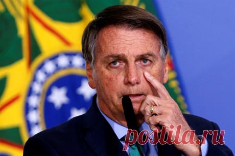 Президента Бразилии обвинили в геноциде. Организация APIB, которая защищает права коренного населения Бразилии, обратилась в Международный уголовный суд в Гааге с просьбой привлечь к ответственности президента страны Жаира Болсонару за геноцид. Правозащитники обвинили политика в истреблении коренных народов Бразилии и разрушении их родины.