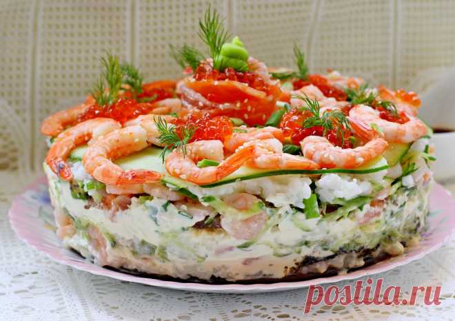 Салат Суши – 8 невероятно вкусных рецептов Японские блюда давно стали завсегдатаями на русских столах, бесцеремонно подвинули традиционные винегреты и оливье. Неудивительно, что такое блюдо, как салат «Суши», становится все более популярной и востребованной закуской. Однако приготовить ее правильно — с тонким вкусом и чудесным ароматом Востока — удается далеко не каждой хозяйке. Представленные рецепты откроют все тайны и секреты азиатской кухни. Классический салат «Суши» с...