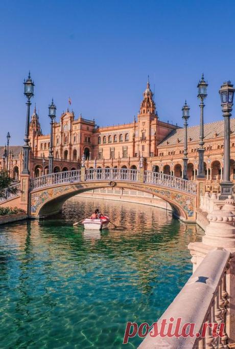 Planning a trip to Andalusia and need help finding where to stay in Seville? We lived in the beautiful city of Seville for 6 months and explored all its neighbourhoods to find the most…