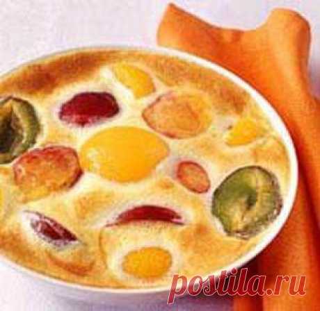 Фруктовая запеканка
Для приготовления блюда Фруктовая запеканка необходимы следующие ингредиенты: 600 гр консервированных ананасов, 300 мл консервированных персиков, 1 стакан сливок (лучше густых), 4 штуки сливы, 3 яйца, 2 штуки киви, 2 столовые ложки рома, 2 столовые ложки кокосовой стружки, 2 столовые ложки сахара.