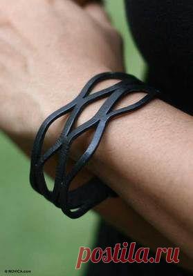 Melinda Orr приколол(а) это к доске Leather Inspirations