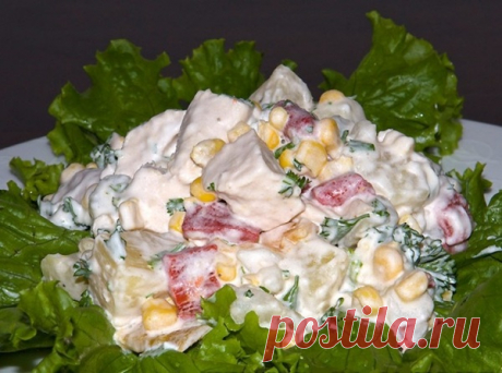 Салат с курицей и ананасами