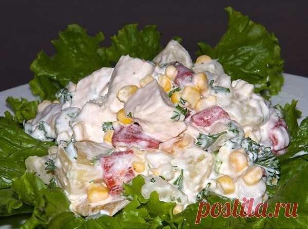 Салат с курицей и ананасами
