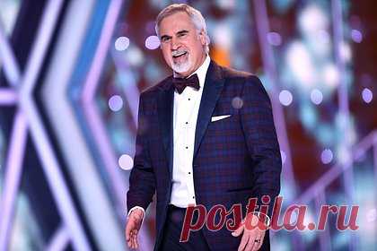 Следственный комитет и Генпрокуратура проверили проукраинскую фразу Меладзе. В Следственном комитете России (СКР) и Генпрокуратуре проверили фразу эстрадного певца Валерия Меладзе, сказанную на выступлении в ОАЭ. Отмечается, что в ранее распространившемся в сети видеоролике 57-летний музыканта просят продолжить проукраинский лозунг «Слава Украине».