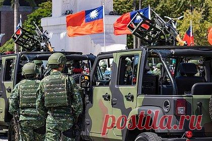 Власти США испугались дефицита оружия для Тайваня из-за Украины. Американские власти обеспокоены нехваткой оружия для Тайваня из-за масштабных поставок вооружения Украине. Помощь Вашингтона Киеву уже ограничила Пентагон в поставках Тайваню, пишет газета. Так, США до сих пор не поставили Тайбэю 208 противотанковых комплексов Javelin и 215 противовоздушных ракетных комплексов Stinger,