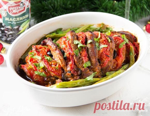 Свинина, запеченная с помидорами и маслинами. Ингредиенты: свинина, помидоры, оливки черные