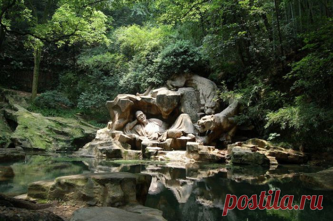 Тигровый родник - скульптурная композиция