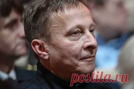 Раскрыто состояние Ивана Охлобыстина после обстрела в Донбассе. Раскрыто состояние российского актера, писателя и сценариста Ивана Охлобыстина после того, как он попал под обстрел в Донбассе. По словам певца Акима Апачева, артист жив — врачи обнаружили у него небольшую трещину в ребре. Дочь Охлобыстина подчеркнула, что актера спас бронежилет.