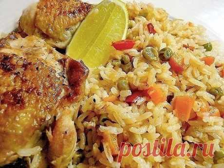 Рис с курицей - Arroz con pollo

Ингредиенты:

1 курица на 1,5 кг (8 бедрышек)
1 средняя луковица
1 морковка
1 сладкиой красныж перец
100 г зеленого горошка (можно замороженного)
500 г длиннозерного риса
100 мл белого сухого вина
2 зубчика чеснока
острый перец рокото (чили) по вкусу
1/2 ч.л. молотого кумина (зиры)
соль, перец
50 мл нейтрального растительного масла для обжаривания
0,5 л куриного бульона

Приготовление:

1. Курицу разрезать на 8 частей, каждый кусок проколот...