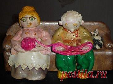 старики на диване