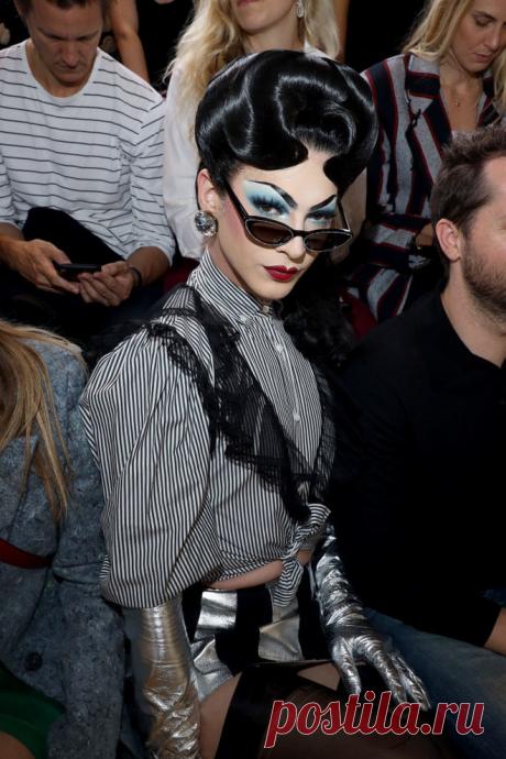 Алекса Чанг, Рита Ора, Каролин Даур и другие гости показа Miu Miu | VestiNewsRF.Ru