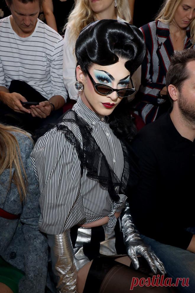 Алекса Чанг, Рита Ора, Каролин Даур и другие гости показа Miu Miu | VestiNewsRF.Ru