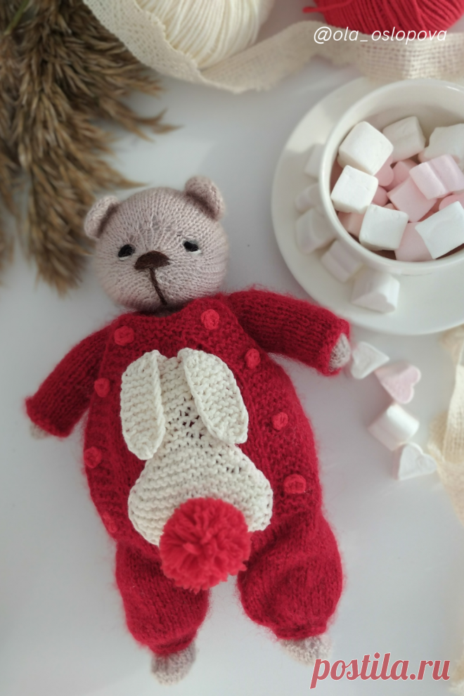 Схема вязания рождественских мишек в комбинезоне с зайкой ❤️🌲
Мишка спицами. Вяжем мишку в комбинезоне спицами.
.