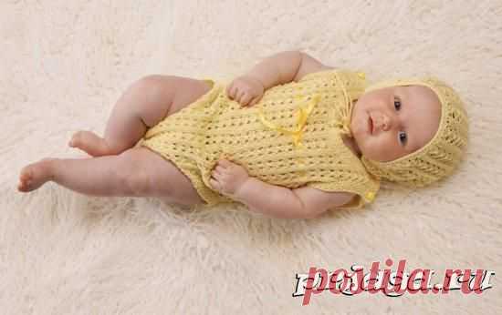 Комплект: боди и шапочка спицами