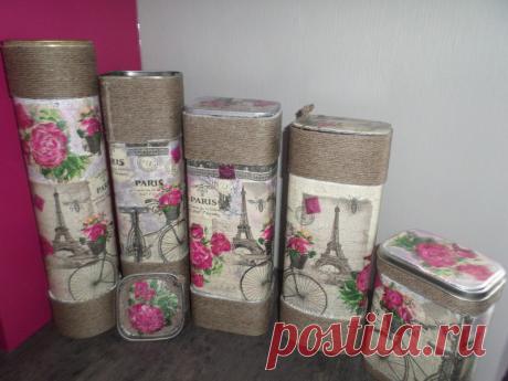 И еще немного баночек, ну и бутылочек...