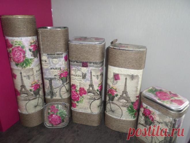 И еще немного баночек, ну и бутылочек...