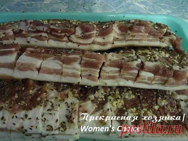 САЛО - ЛЮКС - Эфария Супер Закусон! Съедается моментально!!! Проверено! Можете добавлять по вкусу свои приправы. Такой посол очень вкусный. На литр воды один стакан соли и половина стакана сахара , лавр. лист (не жалеть!), перец горошек , довести до кипения и остудить. Вот этим рассолом залить сало. Сало можно сразу пересыпать чесноком. День стоит дома потом в холодильник примерно на
