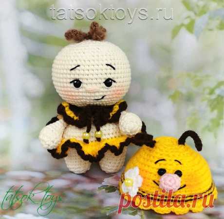 PDF Малыш Пчёлка крючком. FREE crochet pattern; Аmigurumi doll patterns. Амигуруми схемы и описания на русском. Вязаные игрушки и поделки своими руками #amimore - маленькая кукла в наряде пчелы, пупс в костюме пчёлки, куколка, пупсик, девочка.