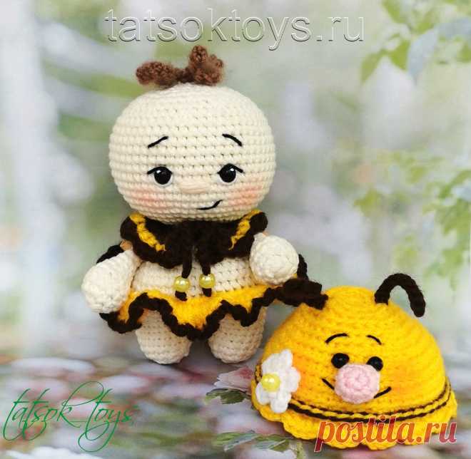PDF Малыш Пчёлка крючком. FREE crochet pattern; Аmigurumi doll patterns. Амигуруми схемы и описания на русском. Вязаные игрушки и поделки своими руками #amimore - маленькая кукла в наряде пчелы, пупс в костюме пчёлки, куколка, пупсик, девочка.