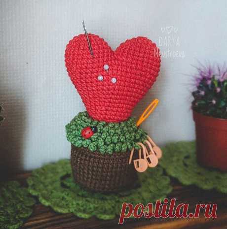 Сердечко в горшке крючком. Амигуруми схемы и описания. Автор: Дарья Неустроева | IRINELY.ART
