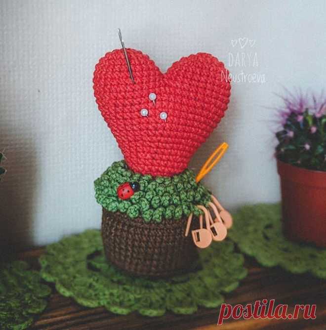 Сердечко в горшке крючком. Амигуруми схемы и описания. Автор: Дарья Неустроева | IRINELY.ART