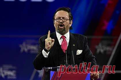 Названы получатели выгоды от конфликта на Украине. Бывший заместитель помощника президента США Себастьян Горка назвал получателей выгоды от конфликта на Украине. По его словам, на нем наживаются американские демократы и военно-промышленный комплекс. Он заявил, что миллиарды долларов из казны Соединенных Штатов, отправленные Киеву, являются надувательством.