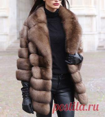 Модные меховые тренды зимы 2018-2019 В странах с суровым климатом во все времена была популярна шуба из натурального меха как самый теплозащитный вид одежды. В древности шубы носили мехом внутрь: так теплей! В наши дни к шубам отношение иное: они являются, прежде всего, роскошными изделиями, позволяющими женщине не только подчеркнуть...