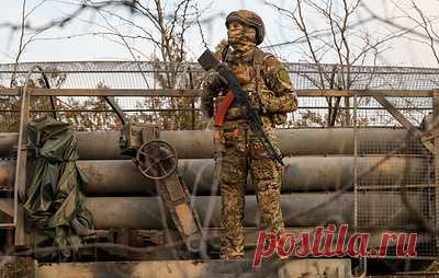 МО РФ: взятие Платоновки позволяет ВС РФ контролировать дорогу Северск - Красный Лиман. Это лишает противника важного логистического маршрута, значительно затрудняя положение украинских войск в городе, сообщили в Минобороны