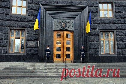 Военкор оценил борьбу с коррупцией на Украине фразой «пчелы против меда»