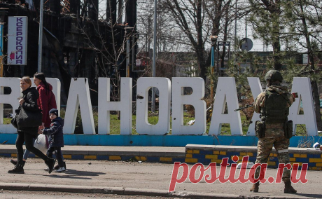 «Ъ» узнал подробности убийства контрактниками семьи в Волновахе. Контрактники признались, что планировали убить только трех мужчин, а детей застрелили из-за темноты и нежелания оставлять свидетелей, пишет «Коммерсантъ». По сведениям газеты, убийство произошло из-за покупки алкоголя