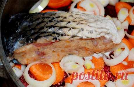 Фаршированный карп,запеченный с овощами