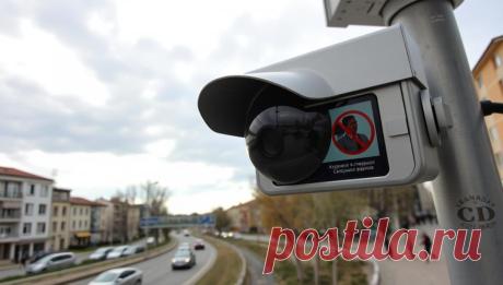Дорожные камеры фотовидеофиксации в Краснодаре и регионе с ноября 2025 года внедряют новые виды штрафов, и непристегнутый ремень стал безусловным лидером по числу постановлений. За первые четыре месяца работы системы водителям и пассажирам выписано более 216 тысяч штрафов только за это нарушение, масштаб впечатляет.