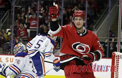 Хет-трик Свечникова помог "Каролине" разгромить "Эдмонтон" в матче НХЛ. "Каролина" победила со счетом 7:2
