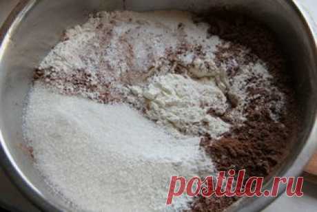 Сумасшедший пирог "Crazy Cake".

Crazy Cake - это американский пирог, в переводе звучит как "Сумасшедший торт (пирог)". Его придумали в США в период дефицита. Данный пирог имеет необыкновенный вкус, несмотря на свой простой состав. В нём отсутствует масло, но блюдо совершенно не уступает по вкусовым качествам тортам, которые в своем составе имеют этот ингредиент.
Показать полностью…