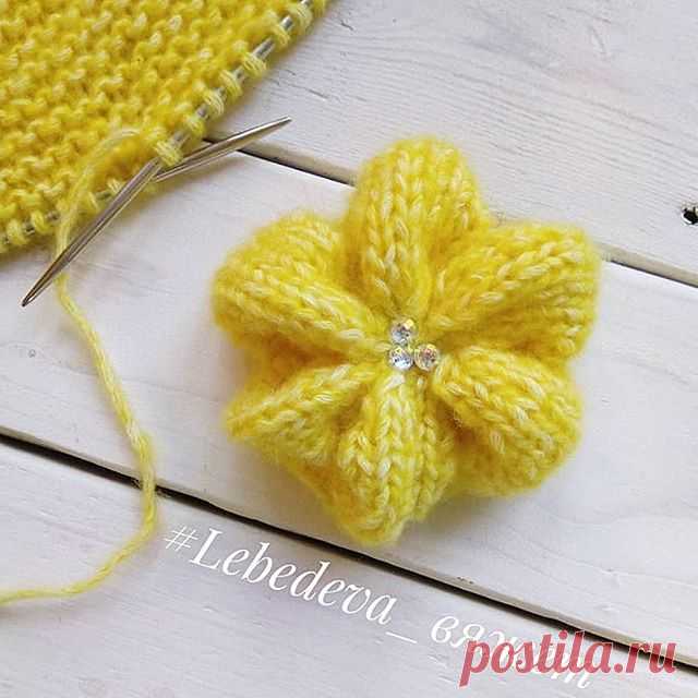 Цветок связанный спицами придуман не мной, а взят у @knitbaby_handmade 🙌.