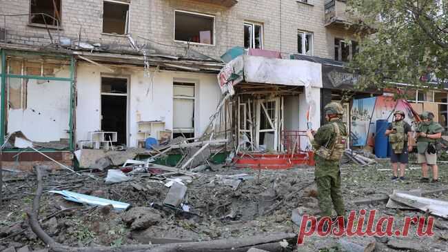Волонтеры Молодежки Народного фронта разбирали завалы в квартирах в Донецке