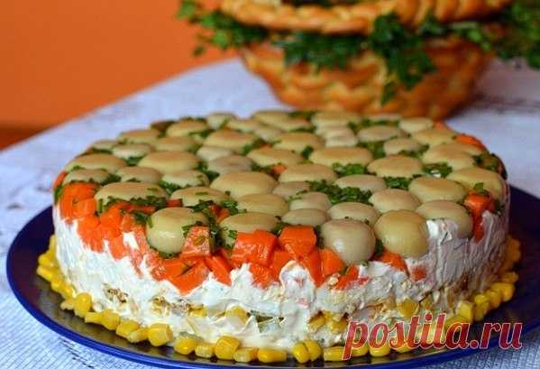 Торт-салат с курицей и грибами