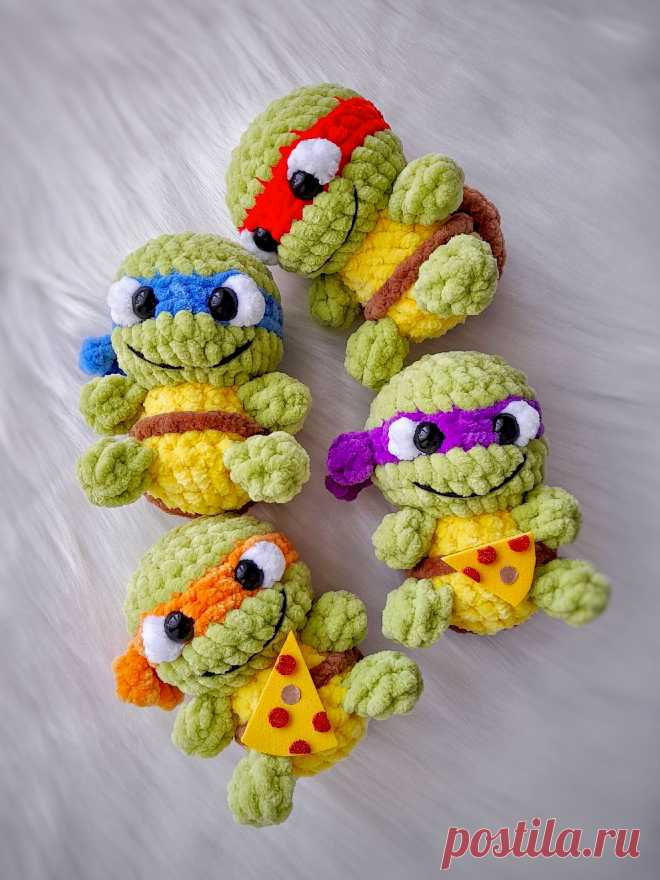 PDF Черепашки-Ниндзя крючком. FREE crochet pattern; Аmigurumi toy patterns. Амигуруми схемы и описания на русском. Вязаные игрушки и поделки своими руками #amimore - плюшевая черепаха из детского мультфильма, маленькая черепашка ниндзя из плюшевой пряжи.