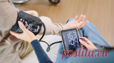 Врач Калюжин рассказал об опасности постоянного высокого давления. Старший преподаватель кафедры фундаментальных медицинских дисциплин Государственного университета просвещения Александр Калюжин рассказал, что постоянное повышенное давление приводит к хронической перегрузке сосудистой стенки. Читать далее