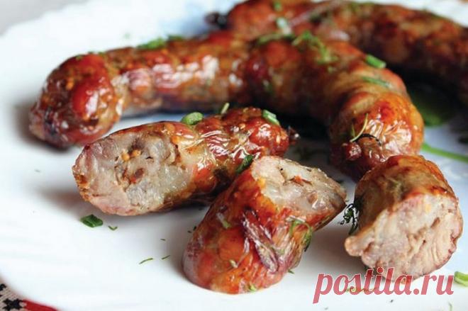 Колбаса домашняя в духовке... Приготовь к Пасхе шикарную закуску! Пышный кулич, нежнейшая творожная пасха, разукрашенные яйца — обязательные атрибуты самого главного праздника всех христиан — Светлого Воскресения Христова. А без чего еще не может обойтись ни один пасхальный стол? Правильно: без колечка...