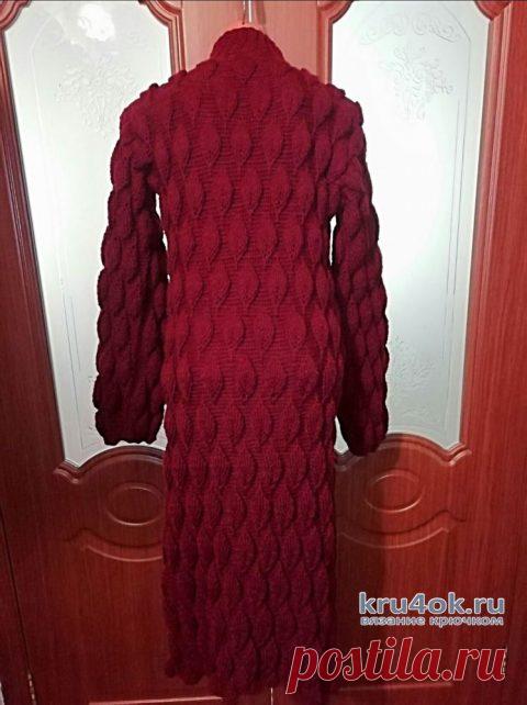 Вязанный крючком женский кардиган. Работа Марии