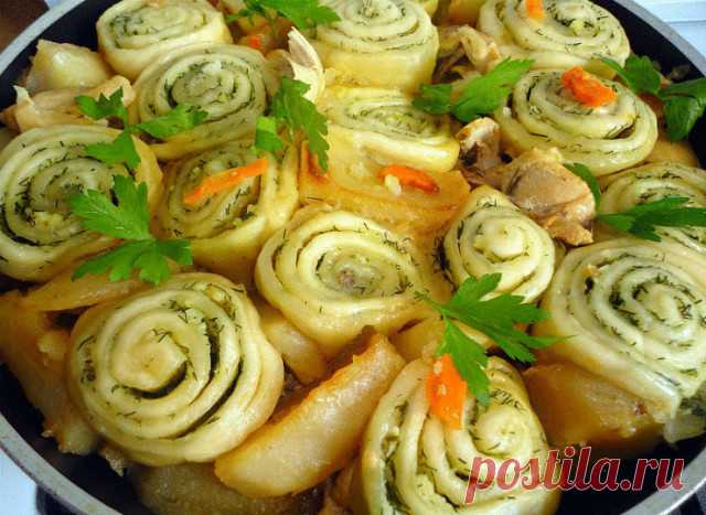 Нудли с картошкой и мясом 🥘 Шикарный, сытный обед/ужин для всей семьи! 
Это настоящая гастрономическая любовь с первой ложки! Аппетитное второе 
блюдо для разнообразия будней, красивое и ароматное. Нудли пропитываются 
мясным бульоном и приобретают неповторимый вкус. Приготовила сегодня на 
обед: это вот такаяСупер вкуснятина! Пальчики оближешь