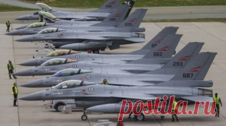 Экс-разведчик Риттер: F-16 будут гореть не хуже другой западной техники. Отставной офицер разведки морской пехоты США и военный аналитик Скотт Риттер заявил, что американские истребители F-16 будут гореть не хуже другого популярного вооружения Запада. Читать далее