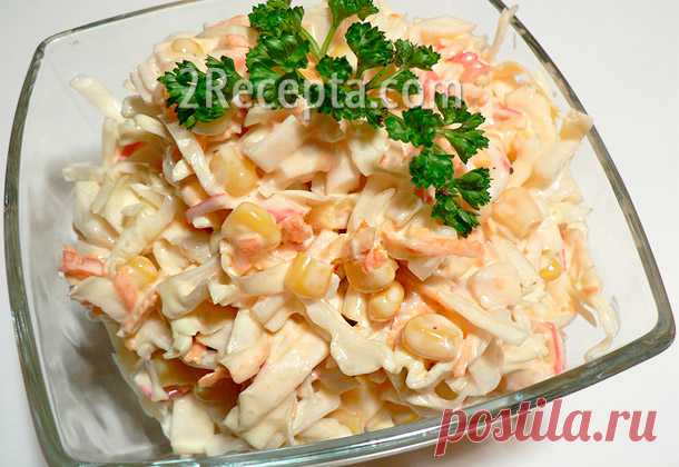 Салат с крабовыми палочками и капустой Салат с крабовыми палочками - легкий, вкусный и питательный витаминный салат, приготовить который можно очень быстро.