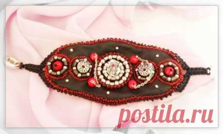 Яркий, оригинальный браслет