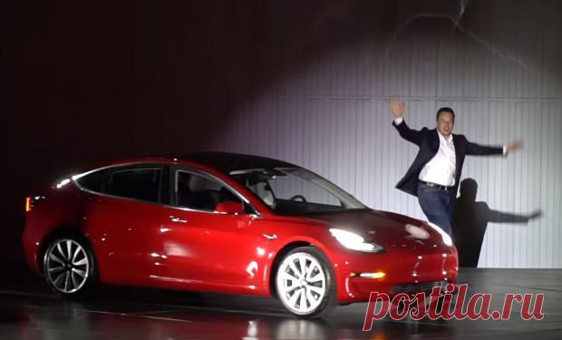 Tesla Model 3: электрокар на огромной скорости попал в ДТП однако водитель остался жив
